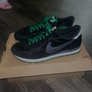 Nike Pegasus 83’ Men's Black and Green Sneakers with Gray Swoosh

Comes with box